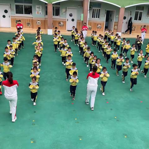 许昌市文化街幼儿园早操及环境视频。