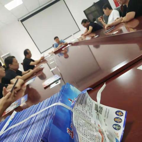 河南社区开展"一盔一带"安全守护活动