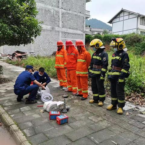 花坪街道专职消防队日常训练