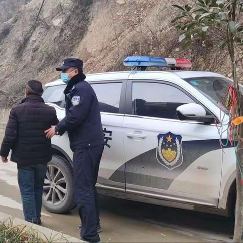 枣园村一男子拒不配合核酸检测，被警方训诫！