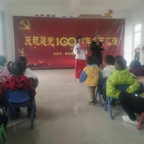 花朵在阳光下茁壮成长