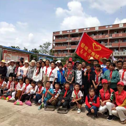 鹿城小学小花山校区“小手拉大手”文明环保志愿者活动——六（2）班活动剪影