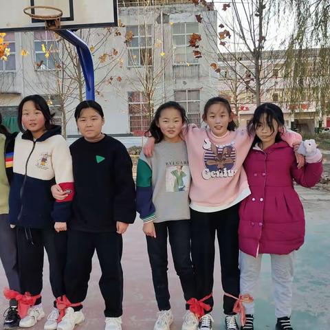 两人三足一条心---纪念七二班的一次集体活动