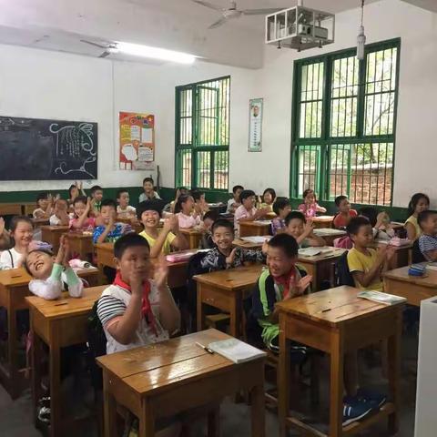 安全常记于心       1401班开学第一课
