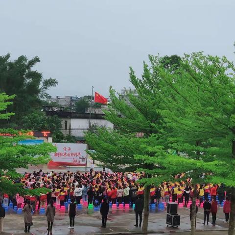 领略民族风情魅力，经典传统浸润人生