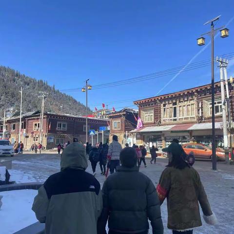 “百花进校，阳光普照”拉日马镇中心小学校第一周值周工作总结