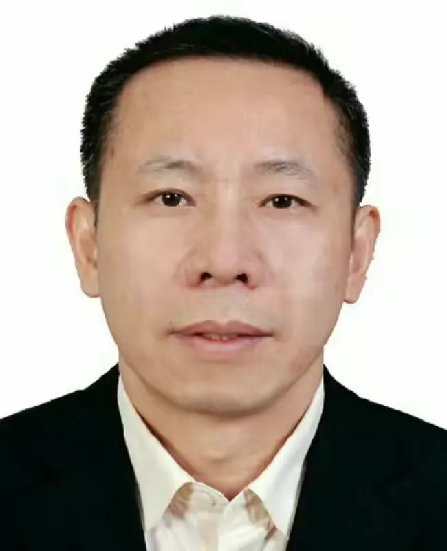 主讲专家 : 谢缔华 医师， 中国小儿推拿名家 南派 刘开运大师的亲传弟子，擅长于小儿常见病的推拿调