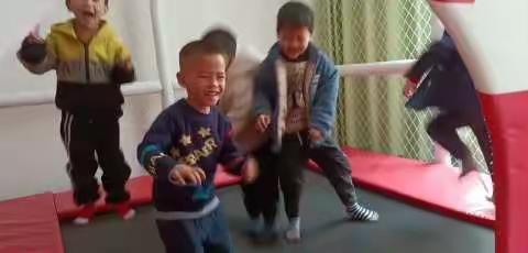 启蒙之星幼儿园中2班~3月份回顾