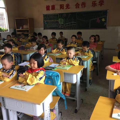 快乐阅读，陪我长大——记城关小学一（12）班课外阅读   城关小学王晓梅