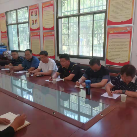 雁塔区政协副主席赵亚弟带队看望慰问厚畛子村驻村工作队