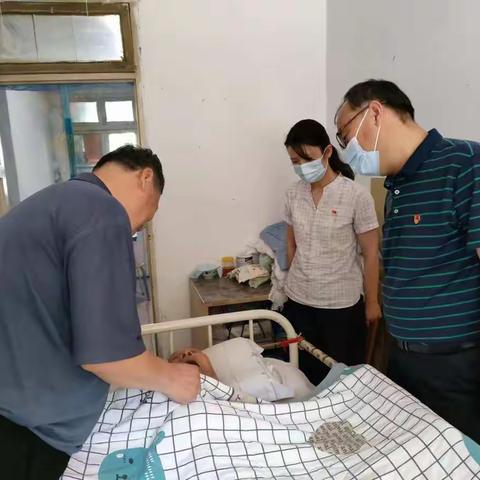 雁塔区市场监督管理局党委七一看望慰问离休干部