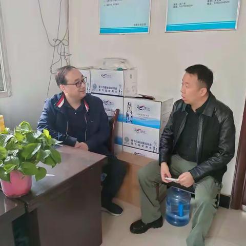 雁塔区市场监督管理局党委看望慰问局驻村第一书记