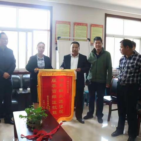 优质培训暖人心 学员感激送锦旗