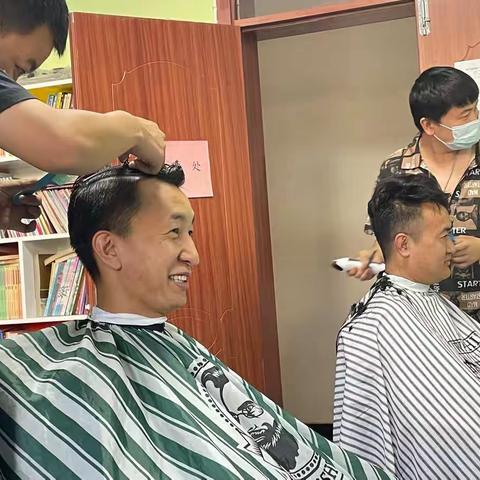 汛情疫情期间理发难 上门服务暖人心——市管局帮助解决机关干部理发难问题