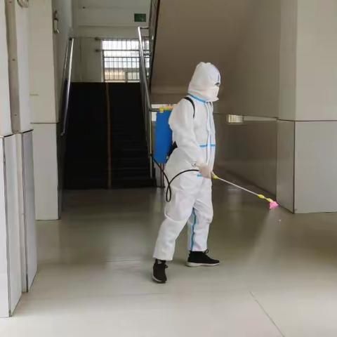 校园消杀筑防线 凝心聚力迎复课——惠王中心小学开展校园消杀工作