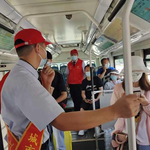 让文明的种子在公交车上生根发芽—“星星之火”党员服务队走进车厢