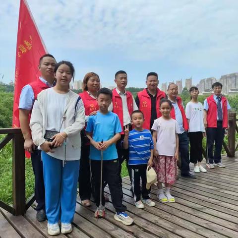 ”星星之火”党员服务队 “迎六一”亲子护湖爱湖活动