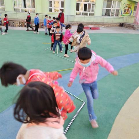 阿克陶县小石榴幼儿园大五班幼儿园生活动剪影