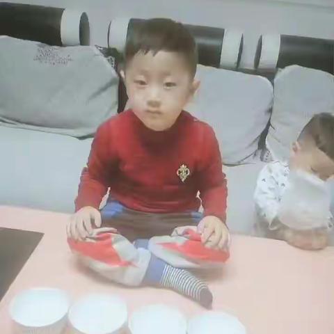 【腹有诗书气自华•爱上学习】大保当第一幼儿园小三班高梓铭学习打卡第三十二天。我爱学习，做更好的自己。