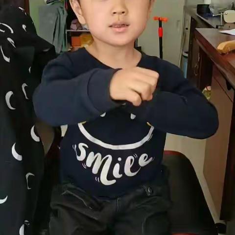 【腹有诗书气自华•爱上学习】大保当第一幼儿园小三班高梓铭学习打卡第五十一天。我爱学习，做更好的自己。