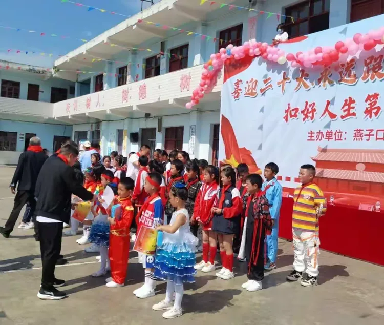 龙洞小学"喜迎二十大,永远跟党走奋进新征程