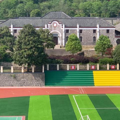 胸前团徽闪耀 青春使命担当——上土市镇中心学校新团员入团仪式纪实
