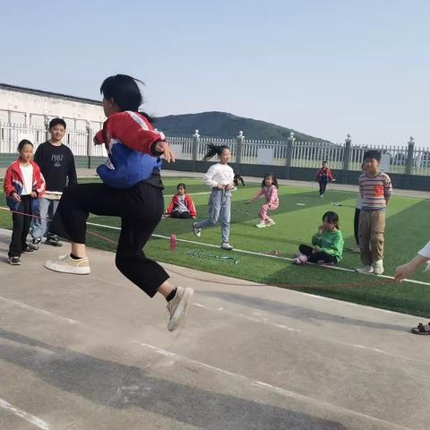 一师一梦践行记录：花样跳绳，活力四射的校园生活。