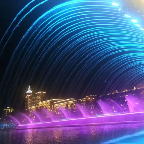 夜作画板  描绘斑斓