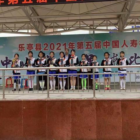 喜报：三小女足在乐亭小学足球赛中获得冠军