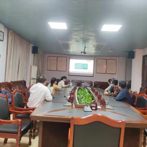 甲子镇组织镇村党员干部观看党史学习教育电视夜校第22期