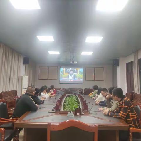 甲子镇组织镇村党员干部观看党史学习教育电视夜校第23期