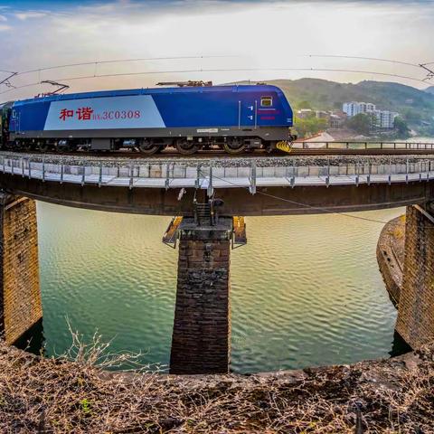 图纪村说（4)：火车路过的地方很美