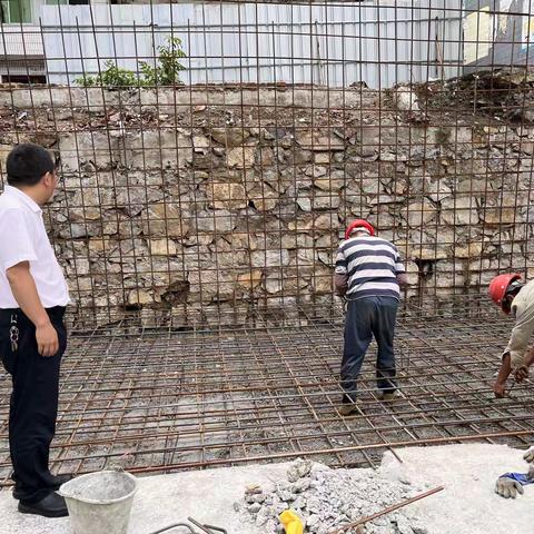 凤冈县民政局到蜂岩镇指导村级阵地项目建设