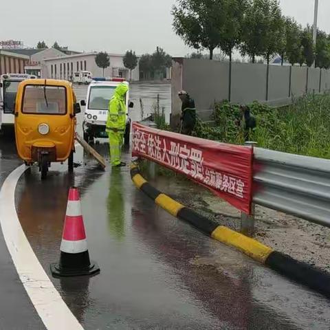 台前服务区“闻雨而动”