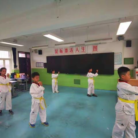 韦曲街道中心学校基层活动站跆拳道结课啦