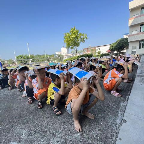 加强演练,安全常伴——荷塘镇大利小学2022年秋季地震应急疏散演练