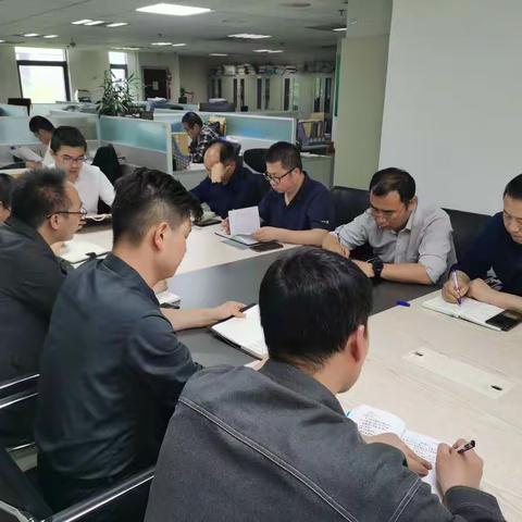 浐灞住建局召开紧急会议，立即传达市住建局会议精神