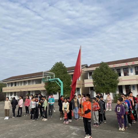 潭湾镇龙埠小学全体师生冬游活动