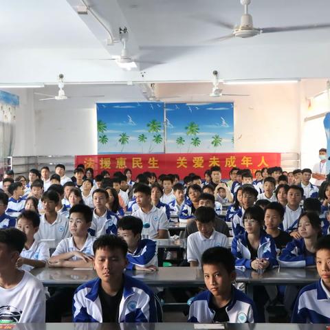 送法进校  护苗成长