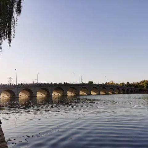 冬日里太阳光穿桥洞习作