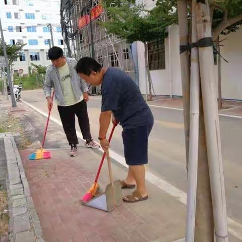 市档案馆组织人员到三创卫生区开展大扫除活动