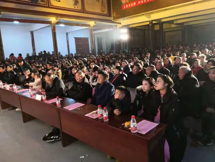 吉他弹唱《怒放的生命》,群舞《女儿花》,瑞安方言童谣《吃馄饨》