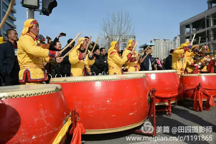 锣鼓喧天威震四方