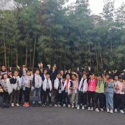 华校一(16)班线下读书交流活动