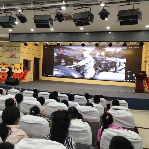 寻找雷锋的足迹——天中实小开展《雷锋》观影活动