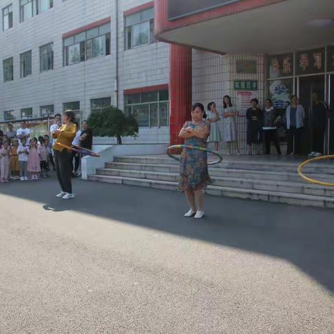 桓台县田庄小学：趣味运动会庆祝教师节