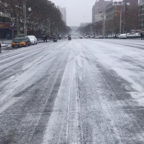开展我县道路积雪结冰清除活动