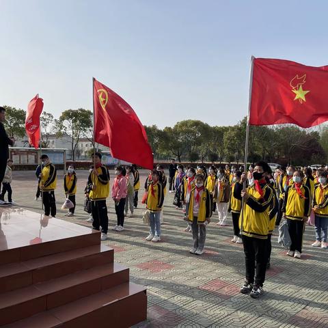 “继承先烈遗志  凝聚圆梦力量”2022年周铺初级中学清明节祭扫烈士陵园活动简讯