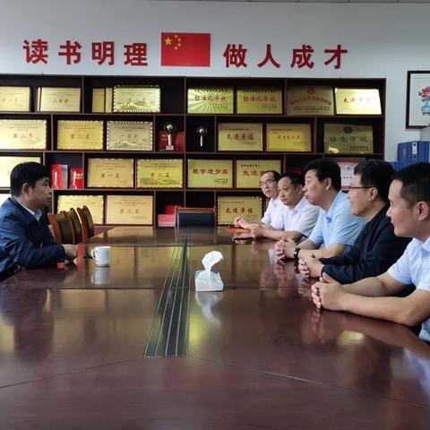 副县长张成伟到白桥镇开展教师节走访慰问活动