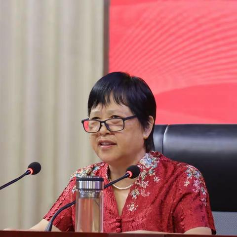 2022年9月22日中原乡贤李社香老师受邀走进南阳市三十二小学宣讲《忠孝家风代代传承》专题讲座